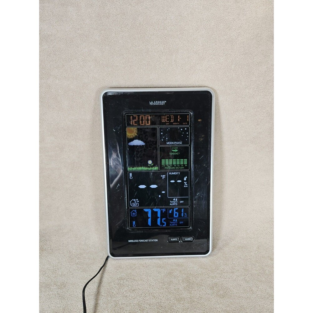 La Crosse Technology 308-1425BV2 Wireless Forecast Weather Station Powers On
